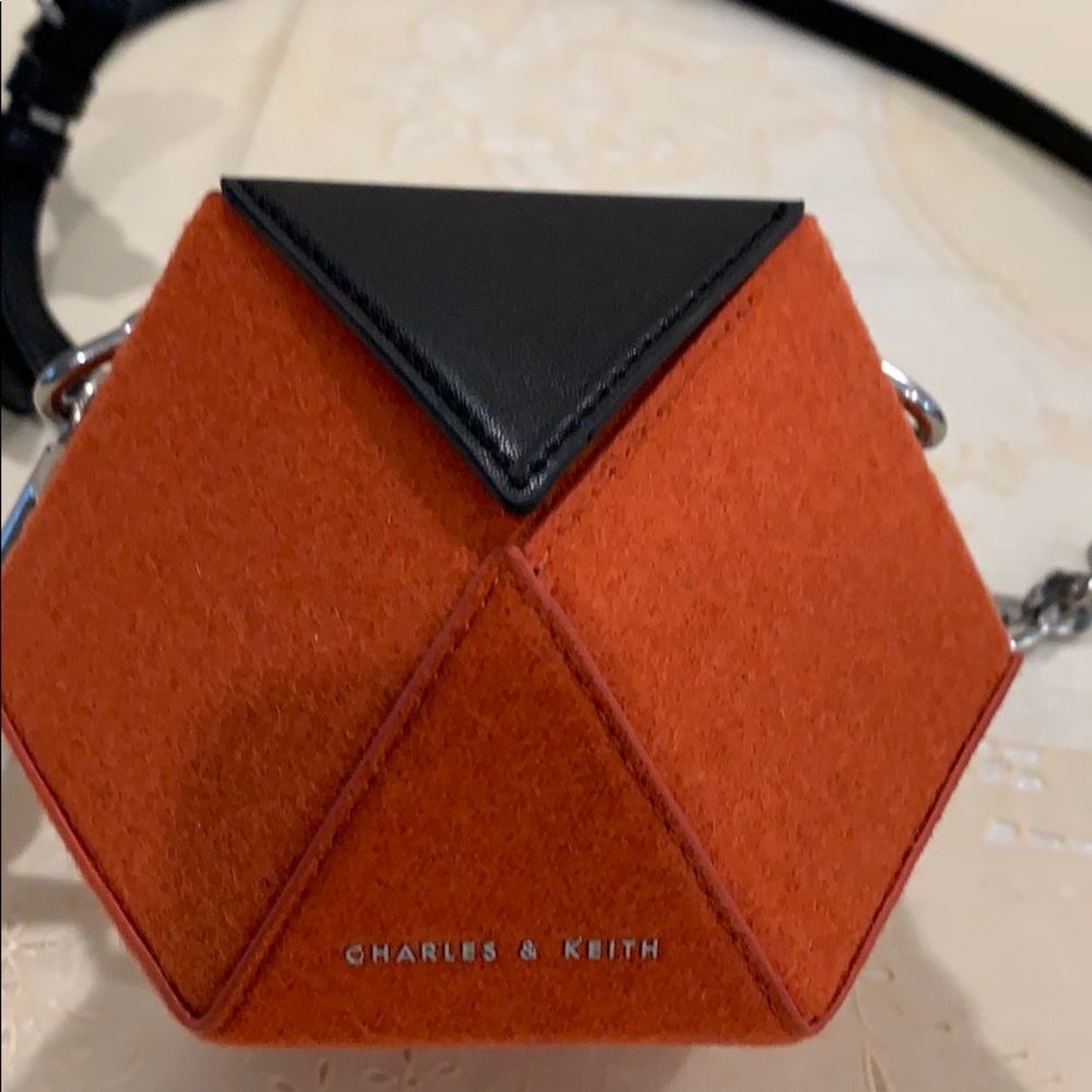 Brand new Two-Tone Chunky Chain Hexagon Clutch